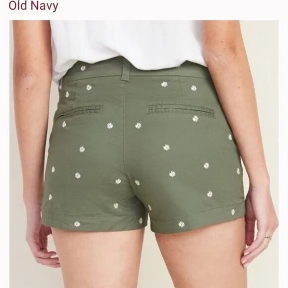 Old Navy Green Daisy Embroidered Everyday Shorts Size 8  3.5" Inseam - Picture 2 of 6